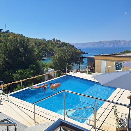 Hotel Boora Glamp Experience & Heated Infinity Pool à Senj  Extérieur photo