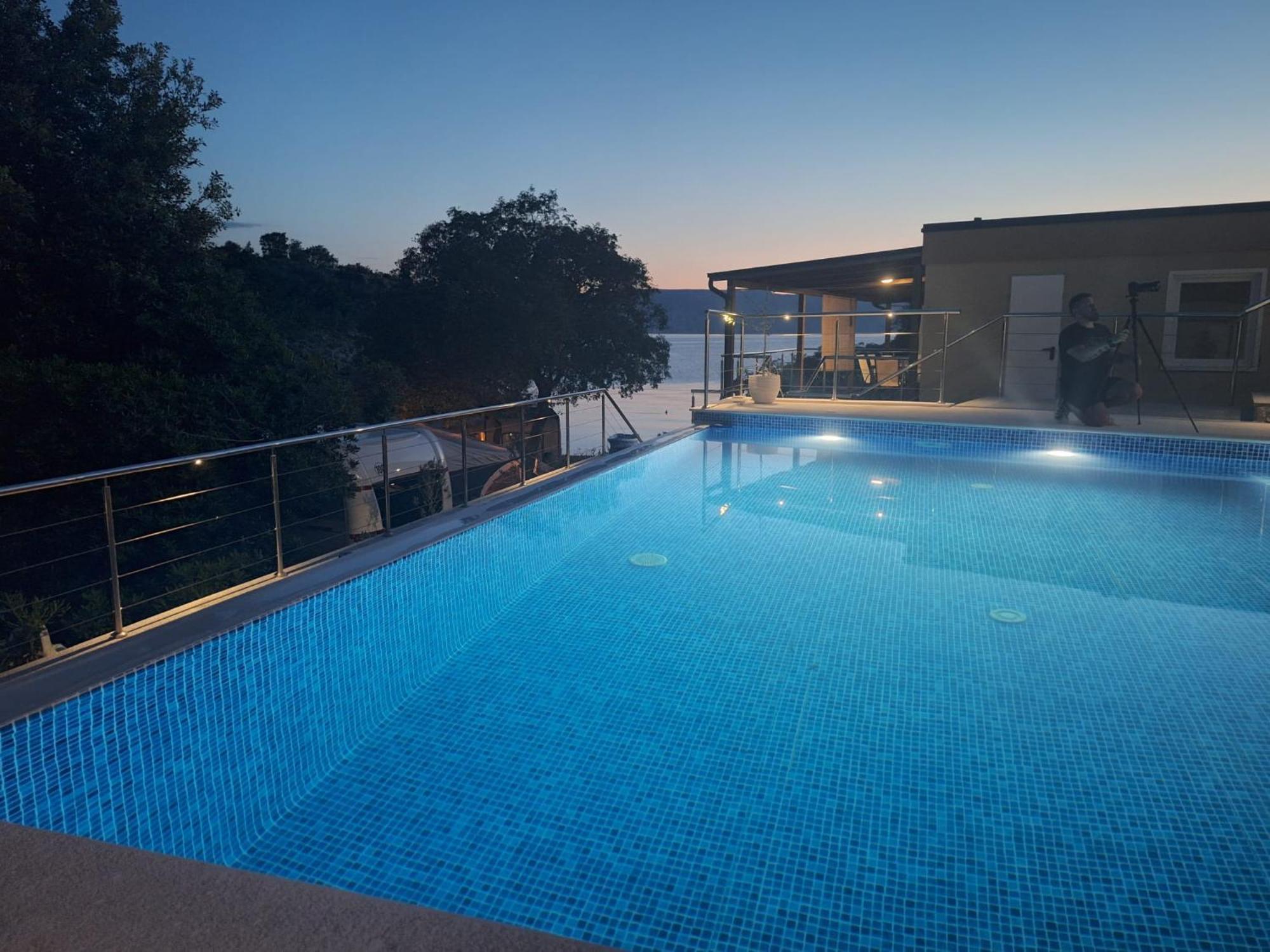Hotel Boora Glamp Experience & Heated Infinity Pool à Senj  Extérieur photo