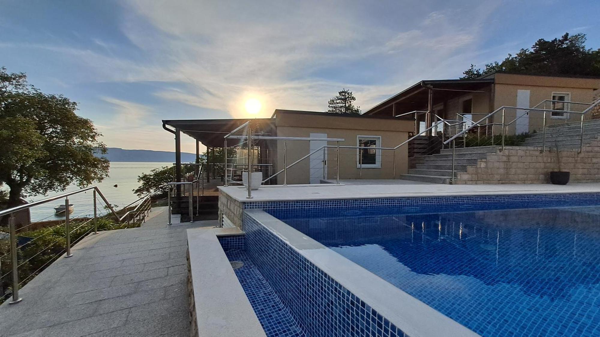 Hotel Boora Glamp Experience & Heated Infinity Pool à Senj  Extérieur photo