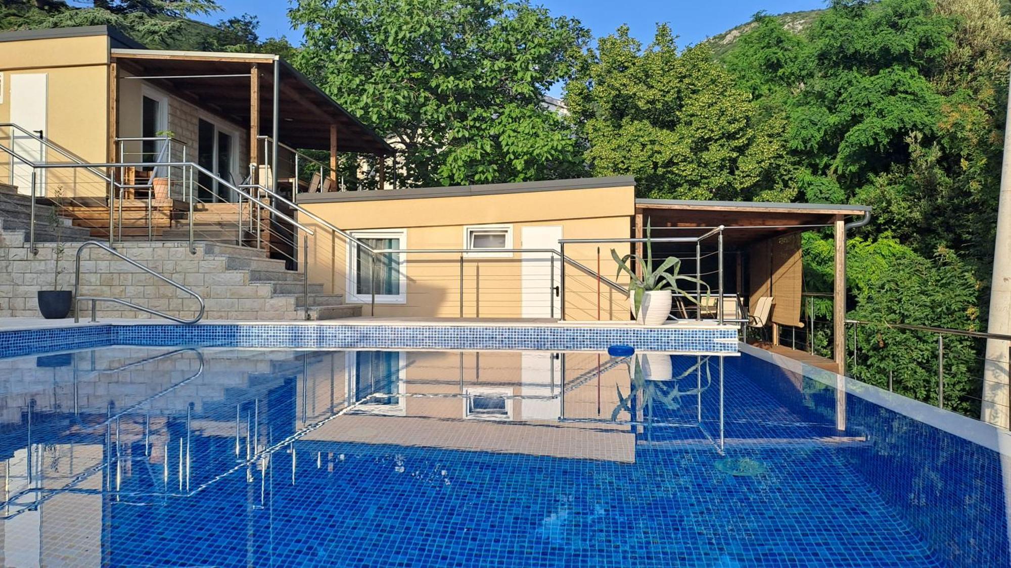 Hotel Boora Glamp Experience & Heated Infinity Pool à Senj  Extérieur photo