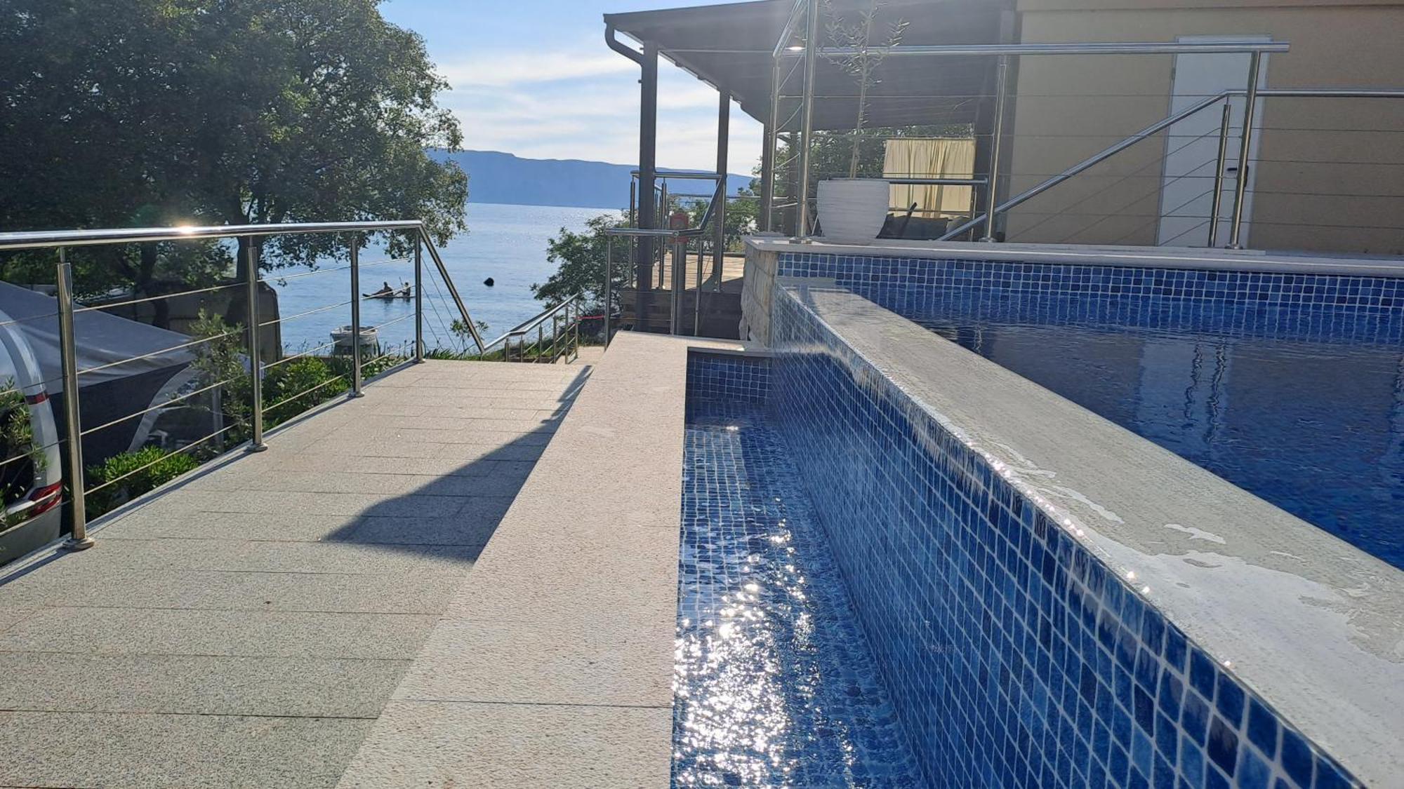 Hotel Boora Glamp Experience & Heated Infinity Pool à Senj  Extérieur photo