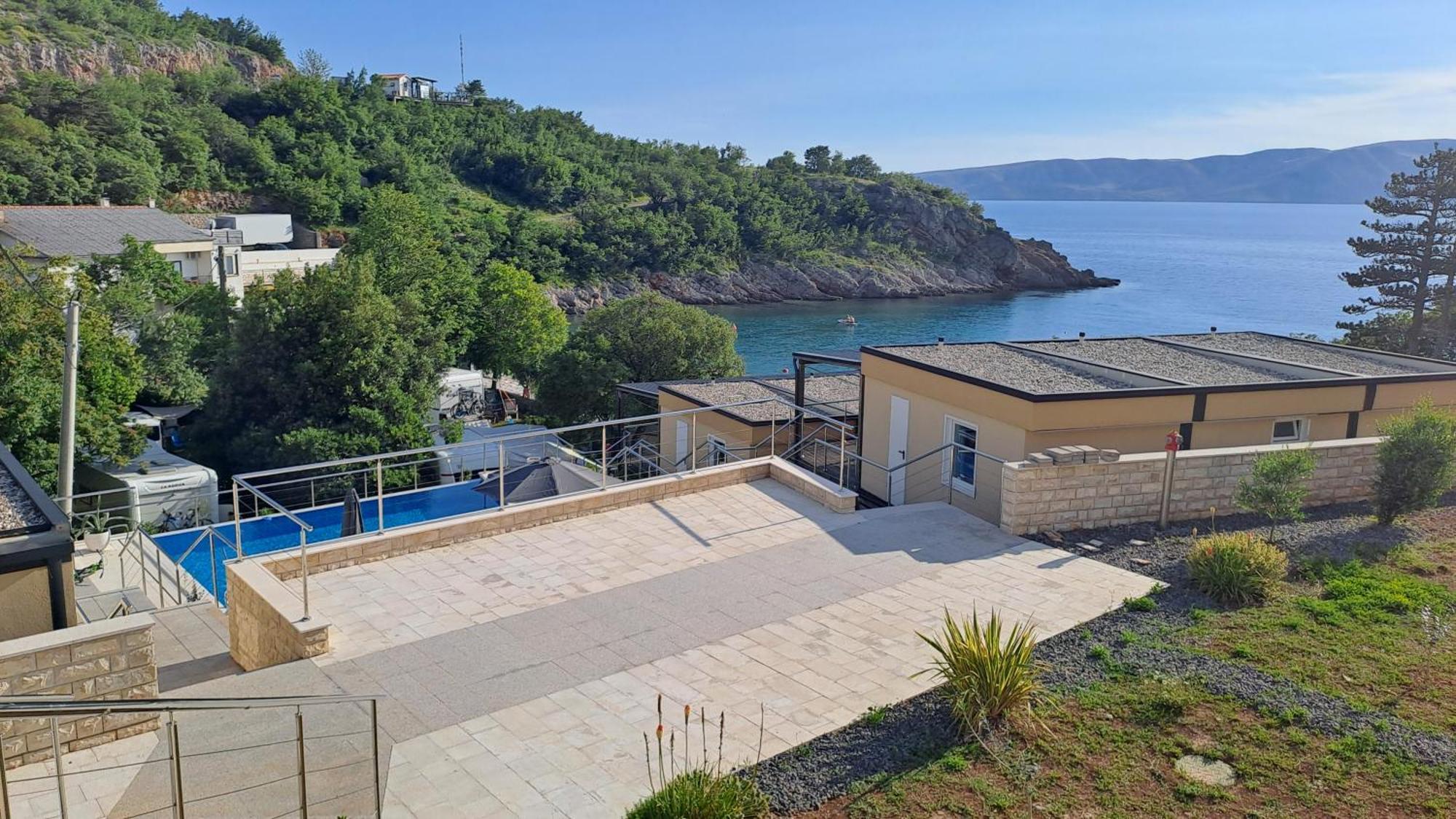 Hotel Boora Glamp Experience & Heated Infinity Pool à Senj  Extérieur photo