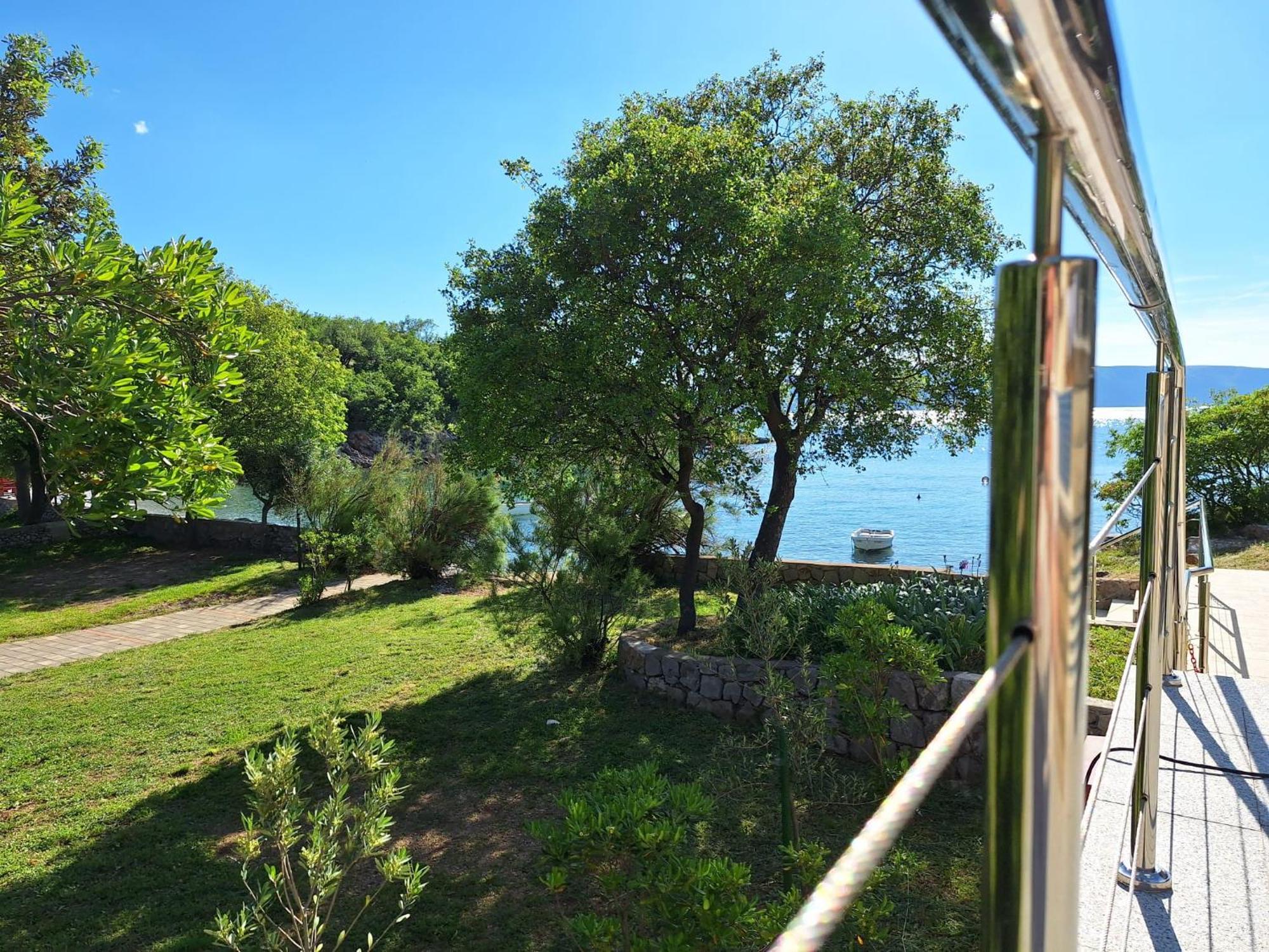 Hotel Boora Glamp Experience & Heated Infinity Pool à Senj  Extérieur photo