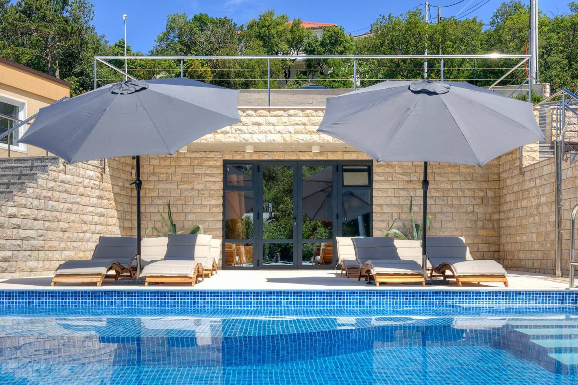 Hotel Boora Glamp Experience & Heated Infinity Pool à Senj  Extérieur photo